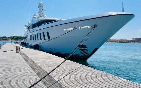 Useful guide of Apulian marinas and ports for yacht captains.